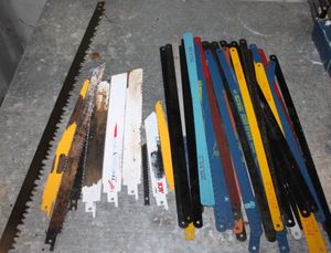 lot 48 image: Approximately 40 Hacksaw Blades, some Reciprocating Saw Blades and a 21 Bow saw Blade