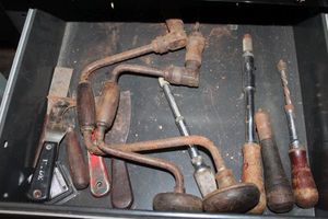 lot 55 image: Contents of Drawer, Manual Hand drills and Scrapers