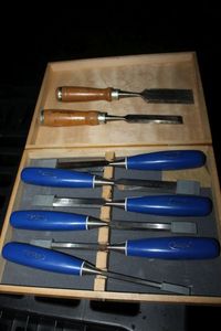 lot 28 image: Box Set plus 2 Wood Chisels