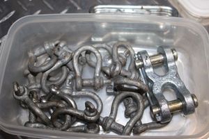 lot 162 image: Variety of sized Hotshoe Connector Hooks