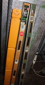 lot 164 image: Two 4ft Levels, one with carry Case