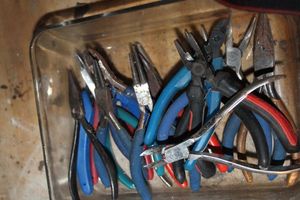 lot 171 image: Large Variety and Styles of Jewelry and Crafting Pliers