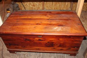 lot 225 image: Cedar Chest
