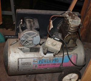 lot 9 image: Campbell Hausfeld 2 HP, 20 Gal. Air Compressor