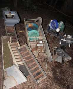 lot 272 image: Sluice Box with Accessories, unknown How complete