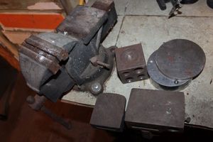 lot 285 image: Vice, Lapidary Swage block, and clamping Anvils