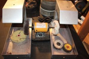 lot 316 image: Bench Polishing Machine with extra pads
