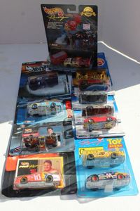lot 20 image: Hot Wheels, and more collectors cars