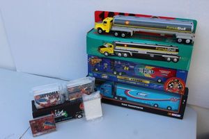 lot 78 image: Collectable Die Cast 1991 Nascar Maxx Race Cards 240 Card Set, Shell Silverado Toy Tanker Truck 1993, Winners Circle Trailer Rig, Jeff Gordon Nascar, Hotwheels Petty Racing Race Team Transporter&nbsp