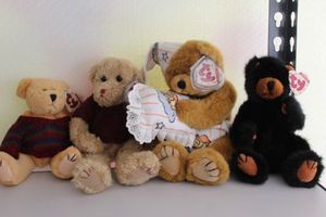 lot 28 image: Poseable TY Bears