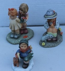 lot 48 image: Hummels, Tannenbaum 2001 China, Natures Prayer 1997 Thailand, Taken of Love 1996 Thailand