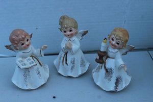 lot 66 image: Vintage Napco Christmas Angels