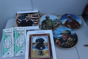 lot 47 image: Franklin Mint Collectors Plates New Hounds by Larry Chandler, John Wayne,, Cowboy Legend John Wayne, Symbol of Americas Fighting Forces, The Duke, all by Robert Tanenbaum and Thanks for the Memories, Bob Hope by Steve Brennan&nbsp