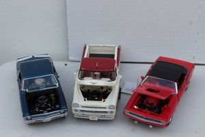 lot 133 image: Three Die Cast Collectable Cars The Franklin Mint and Danbury Mint
