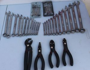 lot 18 image: Tools Craftsman Wrenches Standard and Metric and Craftsman Midget Wrench sets, Standard and Metric, and other Craftsman Hand Tools as shown