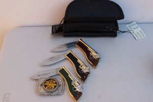 lot 226 image: Franklin Mint Collectors Knives and Belt Buckle