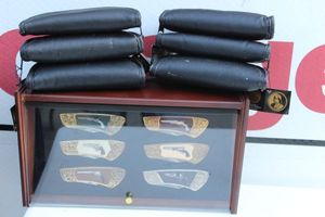 lot 227 image: Franklin Mint Collectors Knives and Display case and Knave Cases