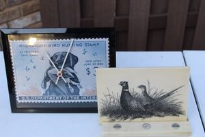 lot 231 image: Montana Marble Pheasant Picture and Bird Hunting Stamp Clock