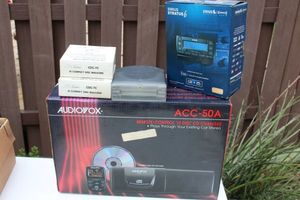 lot 255 image: 10 Disk CD Changer with Remote and Sirius XM Satellite Radio
