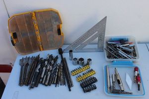 lot 284 image: Large amount of Drill Bits and Screw Bits with Speed Square as Shown