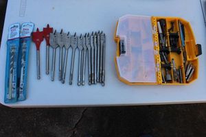 lot 285 image: Drill bits, Paddle Bits (appears unused) and Screw Bits