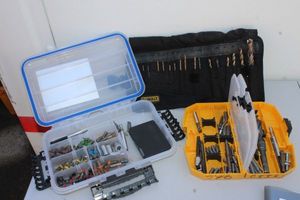 lot 292 image: Variety of drill bits and Screw Bits as shown