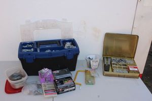 lot 318 image: Toolbox and contents