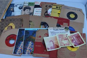 lot 325 image: Vintage 45 records Frankie Avalon Photos