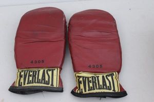 lot 341 image: Vintage Everlast Boxing Gloves 4305