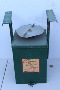 lot 369 image: Deer Feeder Spreader