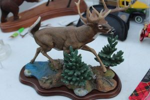 lot 372 image: The Danbury Mint Figurine