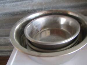 lot 46 image: various size dog and cat food and water  bowls