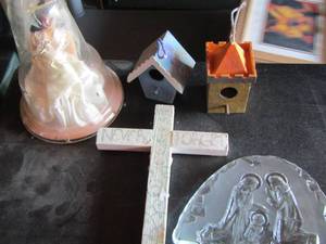 lot 100 image: home dcor - cross- glass 3 d art plus