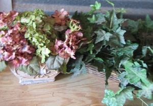 lot 108 image: FLORAL DCOR