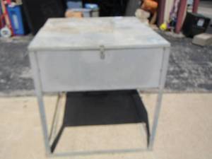 lot 111 image: Grain feede Cube Feeder used well taken care of good shape