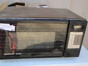lot 68 image: Gold Star Microwave