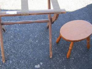 lot 83 image: quilt rack- small stool