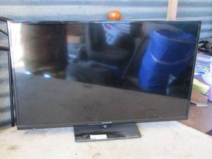 lot 129 image: 32 Panasonic TV  no remote