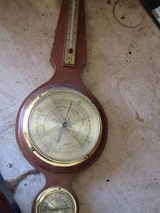 lot 12 image: Barometer outdoor humidity reader