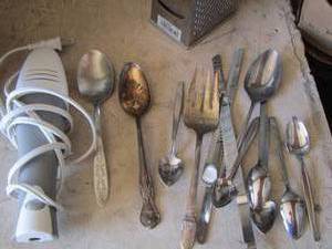 lot 141 image: silverware- cheese grader- electric knife