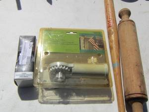 lot 147 image: ROLLIG PIN, FLAG POLE BRACKET, GOLF BALLS, BAT