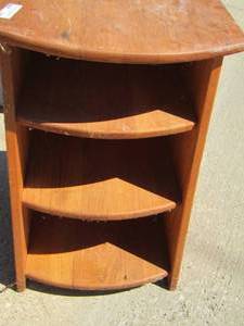 lot 162 image: 3 Tier little side table