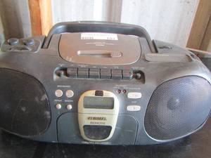 lot 197 image: cd  radio player