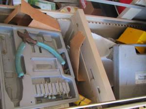 lot 218 image: Misc.. Tools - CARD READER, SANDPAPER PLUS