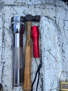 lot 19 image: MAGLITEFLASHLIGHT, HAMMER, ZOOM LIGHT