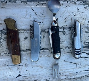 lot 22 image: MULTITOOL KNIVE,  & POCKET KNIVES ( INCL SHEFFIELD) - QTY 4 TOTAL