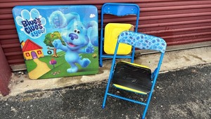 lot 24 image: BLUES CLUES KIDS TABLE W 2 CHAIRS - MINOR DISTRESS TO SEATS
