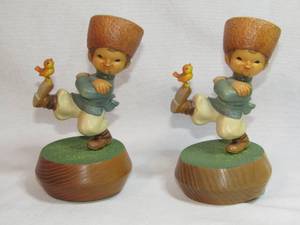 lot 121 image: Hand-carved Anri little Russian dancer music boxes