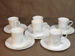 lot 127 image: Corning-ware Cups and saucers (Set of 6)
