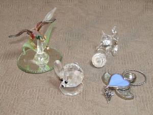 lot 141 image: Swarovski crystal mouse and hand blown glass figurines plus